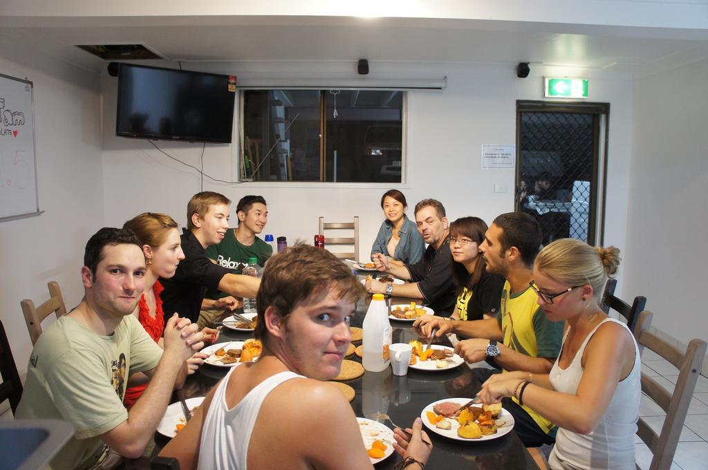 Gonow Family Backpackers Hostel Brisbane Exterior photo